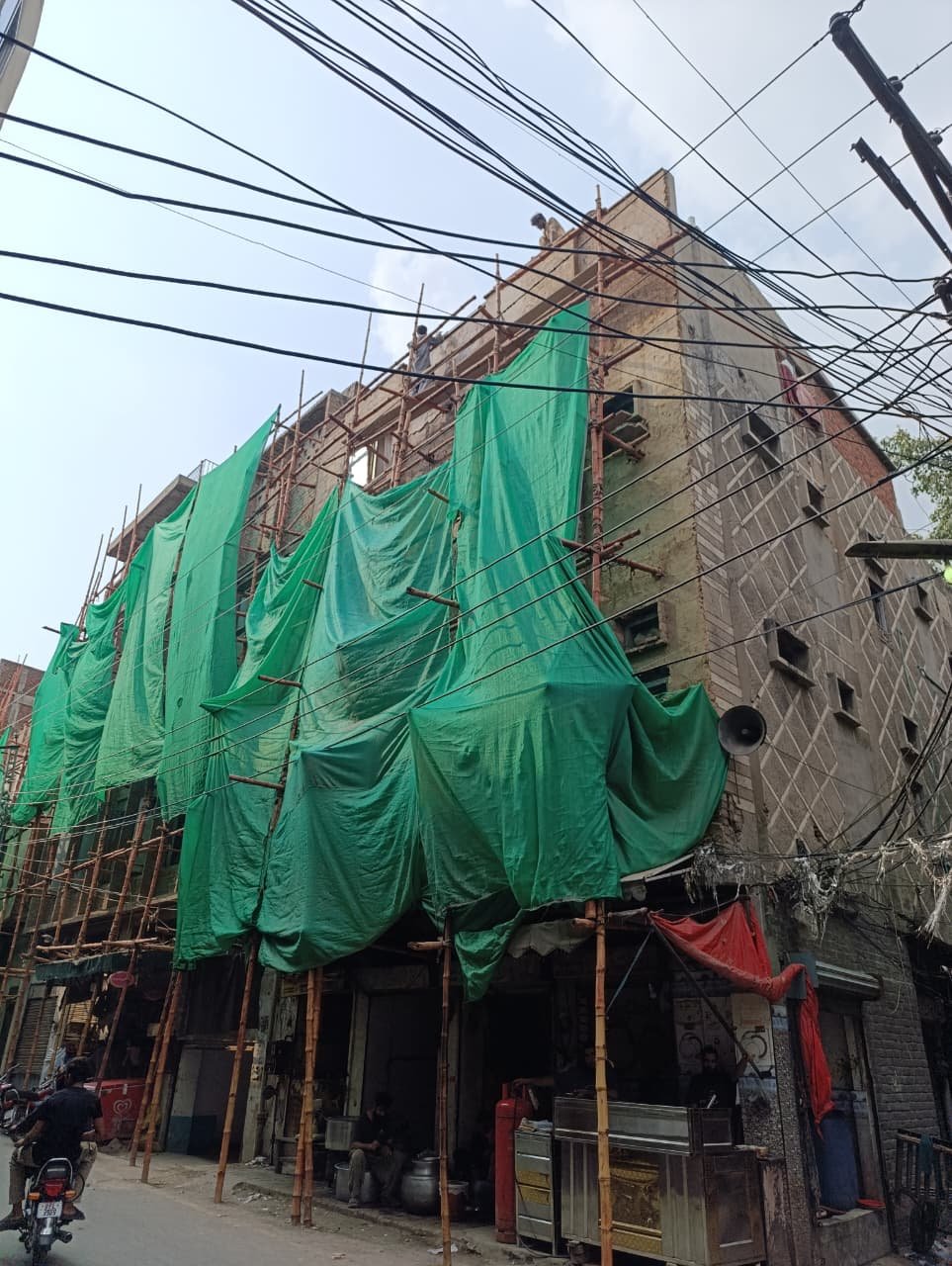 Zakki Gate façade conservation scaffolding